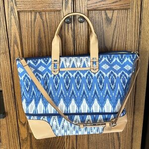 Stella & Dot Getaway Bag Blue Ikat Travel Carry On Expandable Weekender